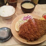 とんかつ檍 - カタロース、すごくおいしいです！やわらかく、ジューシーで、塩でいただくとまた違った味わいも楽しめます。