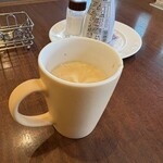 ロイヤルホスト - 食後にはカフェラテをいただいてゆっくりさせていただきました。