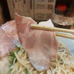 鶏そば綴る - 絶品レアチャーシュー(^^♪