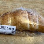 パン工場 - 料理写真:塩パン129円。 まろやかな味わいの海塩をトッピングしカリっと焼き上げてあります。