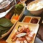 炎 春日井本店 - サムギョプサルランチ。うまいけどもう少し野菜がほしい。