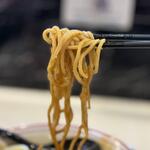 蒙古タンメン中本 - 通常麺は、一般のお店の太麺相当です