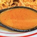 蒙古タンメン中本 - 濃厚でスパイスフルな味わい深いスープ