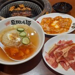 焼肉冷麺やまなか家 - ハーフ冷麺　あぶりカルビ　豚ホルモン