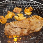 焼肉冷麺やまなか家 - あぶりカルビ　豚ホルモン