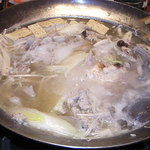 山はら - 続いてアンコウの身を投入。副菜の野菜も味が濃く美味