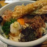 手造りうどん 楽々 - 肉ぶっかけ+ちくわ天