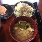 豚郎 - キャベツ＆味噌汁＆お新香