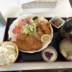 山口さんち - 料理写真:カキ&ロースかつ定食(1,900円)