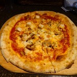 ウルフギャング・パック　 PIZZA BAR - チキンときのこのピザ