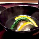 多仁本 - 間人ガニの真薯のお椀　ふくよかな蟹の風味と澄み切った出汁が沁みますね♫