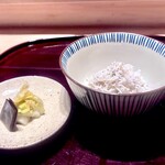 多仁本 - 先ずはシラスご飯と香のもの