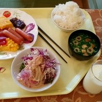 アマリアサロン ホテルモントレ長崎 - ●朝食：ごはん、味噌汁、サラダ、牛乳、ウインナー、スクランブルエッグ、卵焼き、ベーコンなど（2014.07）●