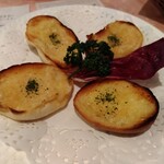味のレストラン えびすや - ガーリックトースト