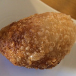 ゆるり 中華食堂 癒食同源 - キーマカレーのもち粉揚げ。