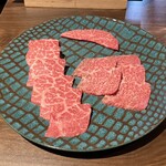 焼肉×創作びすとろ 笑進笑明 - 赤身／肩ロース／クリの３種　産地にとらわれず美味しいお肉をお取り寄せとのこと