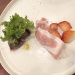 CIVIDALE - 神奈川県産鮮魚のカルパッチョ、旬のフルーツとたっぷり生ハム