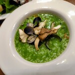 alfredo - 鮮やかな緑色。