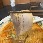 日高屋 - チャーシュー 持ち上げ
