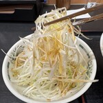 日高屋 - ネギ 持ち上げ