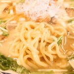 らぁめん 一福 - ツルツルでもちもちの中細麺。