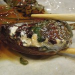 酒肴商店 アジト - 孔の数と隆起から真正のアワビって判りますよね！