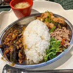 ブルー・ザ・スリー - 選べる3種ランチ＆ライス大盛り