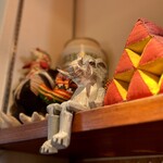 カフェモン - 棚の上に佇む木彫りの象さん。この子が大好きなのよ♡