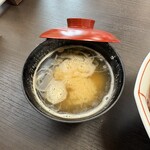 紀の代寿司 - 甘エビの頭で出汁をとった味噌汁