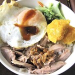 嘉義車頭火雞肉飯 - 火雞肉片飯・含三菜・荷包蛋