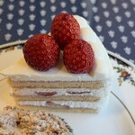 フレンチ パウンド ハウス 大和郷本店 - 苺のショートケーキ・ブラン　(10%税込)935円