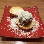 四季彩 平山 - チーズバーガー    正面から