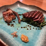四季彩 平山 - 炭火焼き:雌の猪のロース 鹿の内腿 クレソン　斜めから