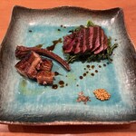 四季彩 平山 - 炭火焼き:雌の猪のロース 鹿の内腿 クレソン