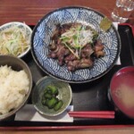 虎視眈々 - 親鳥定食（上から）