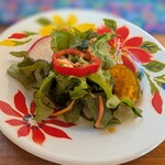 カフェモン - サラダ♡
      お皿も可愛らしい♡( *´꒳`* )