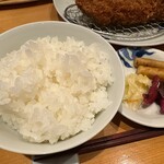 とんかつ 寿々木 - ご飯、漬物