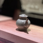 きう - チーズケーキと山崎12年入りルイボスティーの組み合わせ♡ずっとこの時間が続いて欲しいと願う極上の大人時間を演出する味わい。閉ざされた『きう』の世界はゲストの心と身体を癒してくださる温かい空間でした。