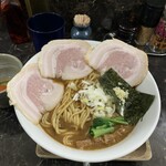 群青 - 濃厚白湯魚介しょうゆらーめん