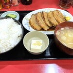 食堂 いしん - 焼き豚定食（ご飯山盛り）税込950円+200円