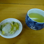 とんかつ いちかつ - Dec, 14　お新香と茶
