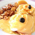 Hau Tree Lanai Restaurant - エッグベネディクト+カフェ 3105円 のクラシックエッグベネディクト