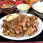 食堂 いしん - ホルモン定食ダブル（税込1300円）