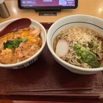 なか卯 - 料理写真:親子丼(450円)+はいからそば(並)(450円)