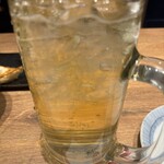 餃子酒場 肉汁とっつぁん - 1.2リットルのメガハイボールも330円（税抜）と信じられない安さで嬉しい！氷が多すぎないのが好感がもてます！