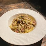 檪の丘 - サルシッチャと4種のキノコのペペロンチーノ