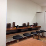 船場ラーメン - テーブル席からカウンタ〜(^_、^*)v