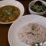 カレーのアキンボ - キーマと日替わり二種もり