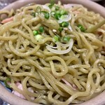 八丈島郷土料理 源八船頭 新小岩店 - ニンニクの香りや絶妙の塩気がたまらない。焼きそばなのかパスタなのか？いいとこ取りの絶品。
                                