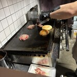 LOVE THIS BURGER - 匠の手元